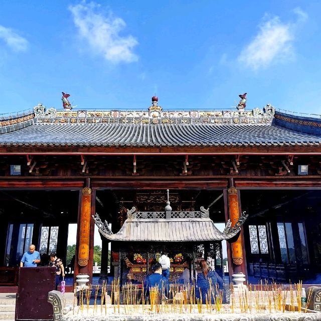 Serenity on Xiqiao Mountain