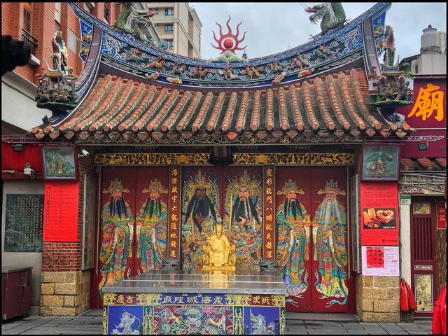 Longshan/Lungshan Temple in Taipei