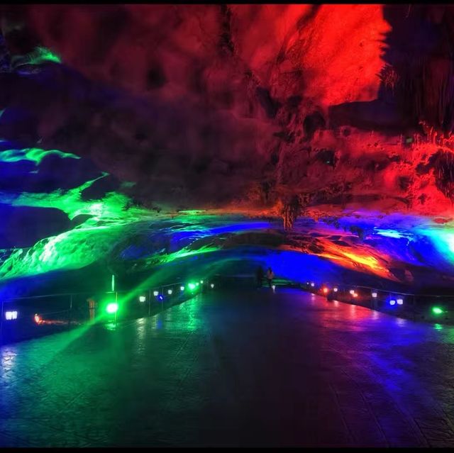 Colourful Caves in Anhui 👀