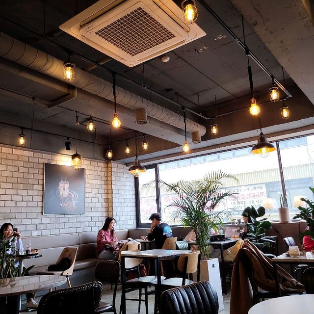 산본역 카페, 언타이커피