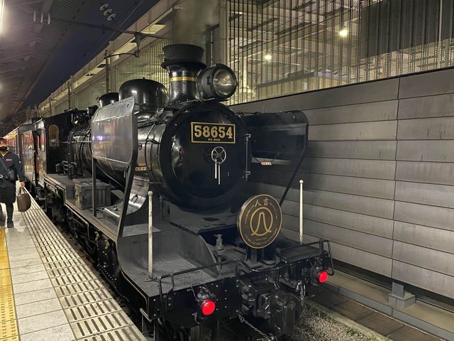 2024年3月頃運転終了。車齢100年越え。日本で最も古い現役の蒸気機関車がけん引する列車『SL人吉』外装。
