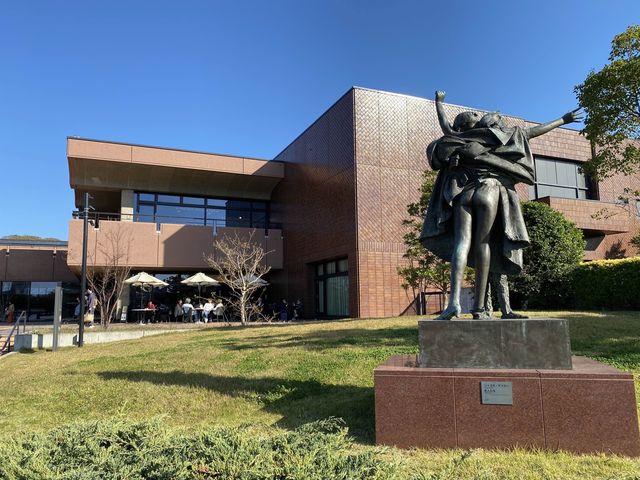 大濠公園に併設『福岡市美術館』