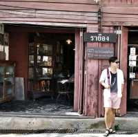 ถนนเก่าแก่ที่ทอดตัวยาวขนานไปกับแม่น้ำระยอง