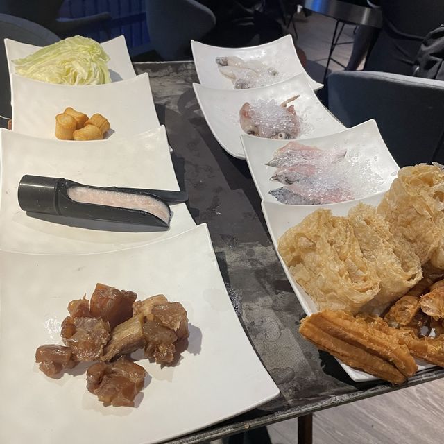 台北信義區麻辣火鍋吃到飽🍲好吃、多樣、豐富、美味！
