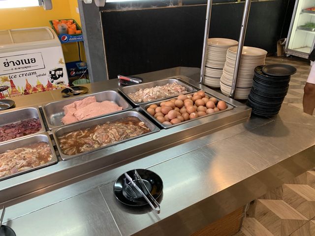曼谷（昭拍耶河）觀賞河景食自助餐泰式火鍋「Yang Noey Saphan Phut」