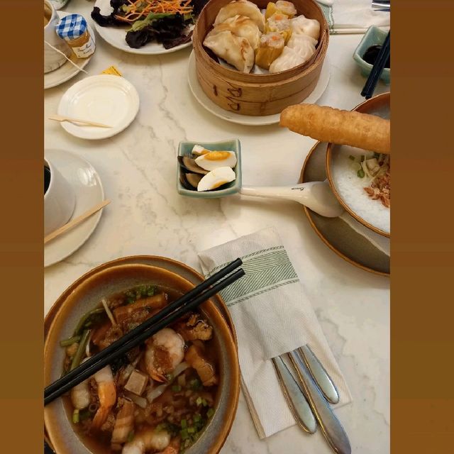 A la carte buffet breakfast