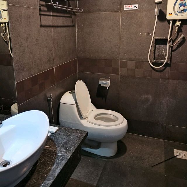 BUDGET hotel with a LUXURY DECORATED❤️