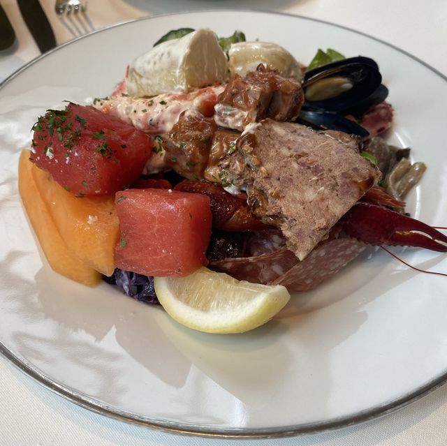 超級攞介酒店餐廳午餐HUGO’S｜飽到上喉嚨｜分數極高