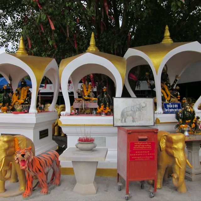 Four Faces Buddha Temple ‘Phra Phrom'