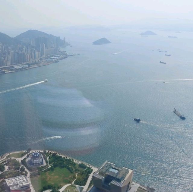 300米高空上面望晒成個香港