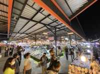 ตลาดนกฮูก เลี่ยงเมืองนนท์ เดินช๊อปปิ้งสุดชิว 