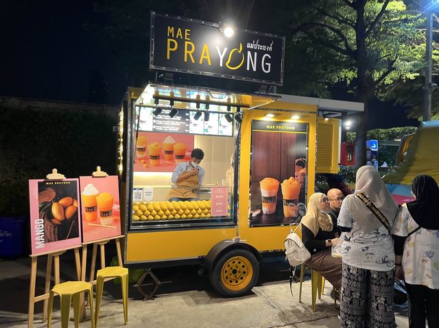 เที่ยวเอเชียทีค เดอะรีเวอร์ฟรอนต์