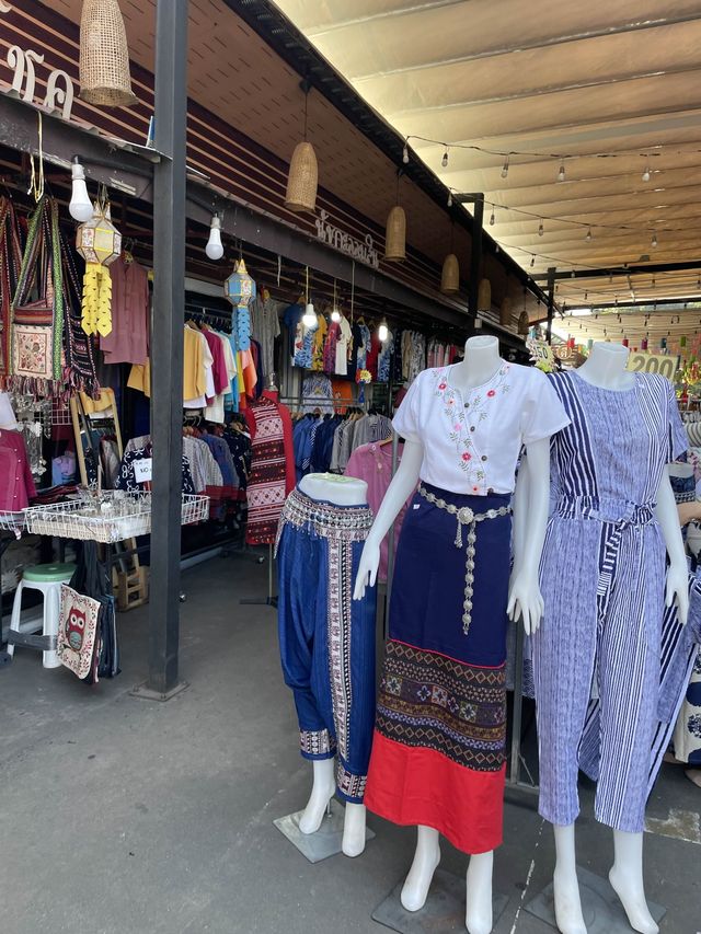ตลาดต้องชมรวมสินค้าโอทอปน่าน