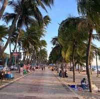 หาดบางแสนยามเย็น ตำนานรักอมตะ ไม่รู้ลืม 🏖️