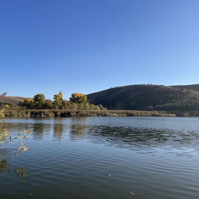 秋を満喫できるアンカラ郊外の湖