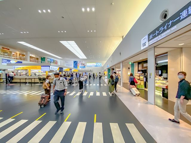 神戸空港チェックインカウンター周辺