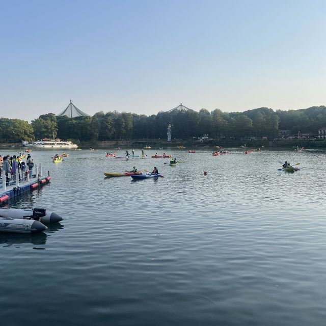 kayaking at Donghu East lake park 