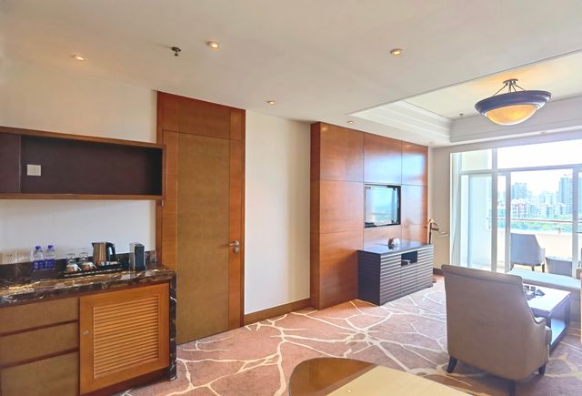 270-degree invincible sea view terrace ❗️ Enjoy the suite at Pullman Oceanview Bay Hotel Haikou.
