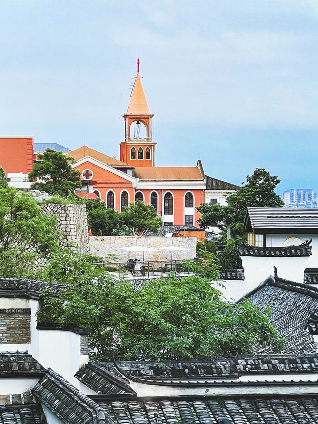 Fuzhou Yantai Mountain's ⛪️ church and ancient houses blend Chinese and Western styles 📸 hidden gem photo spots.