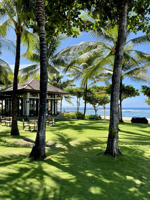 Live in a seaside garden ⛱️ | Check in at The Ritz-Carlton, Bali