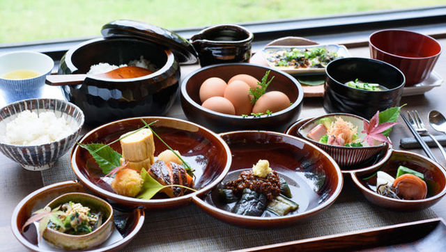 Japan's Mount Fuji FUFU Kawaguchiko Hotel.