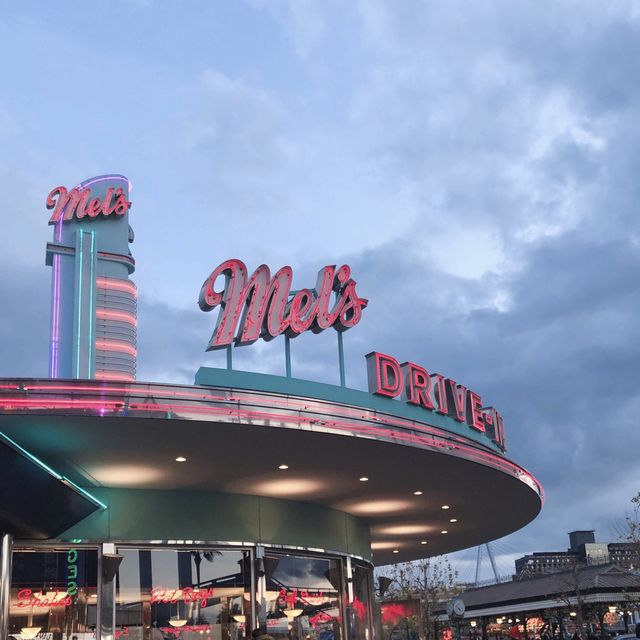 아름다운 야경과 함께하는 오사카의 유니버셜 스튜디오 🎡