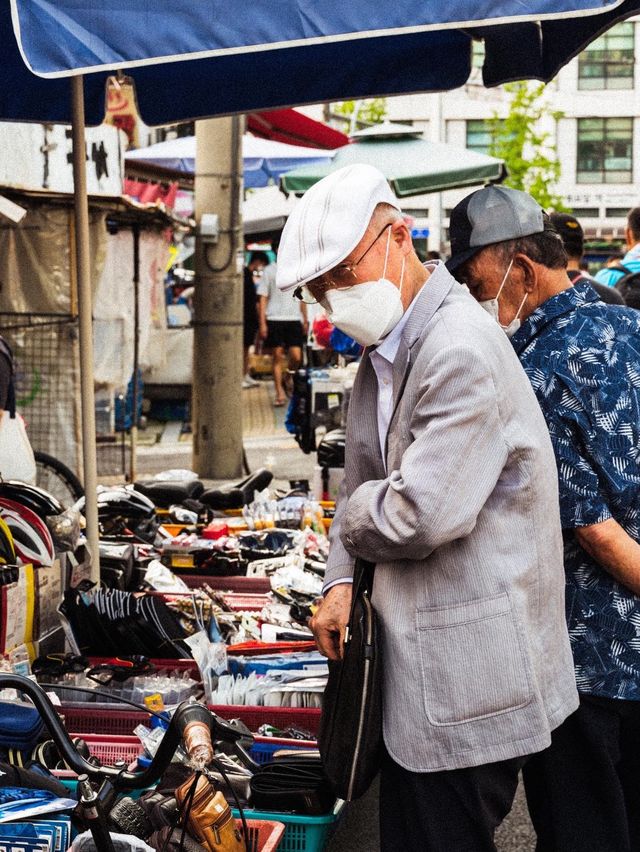 옛 감성을 통한 여행 '동묘앞역'