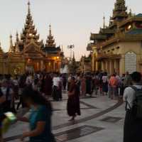 仰光大金寺(Shwedagon Pagoda)，緬甸最神聖的佛塔