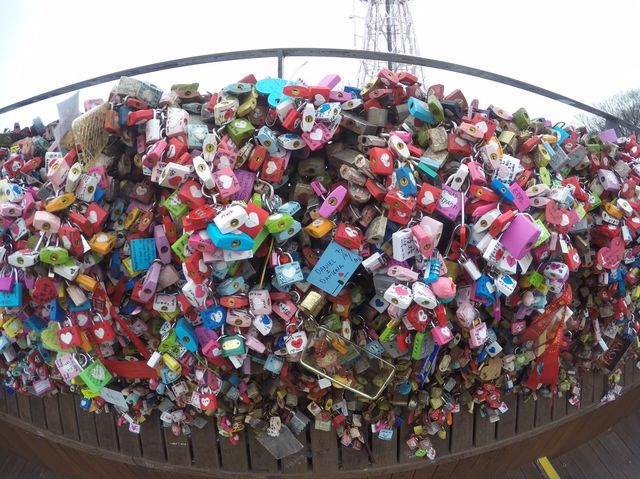 คล้องรักที่ Seoul Tower