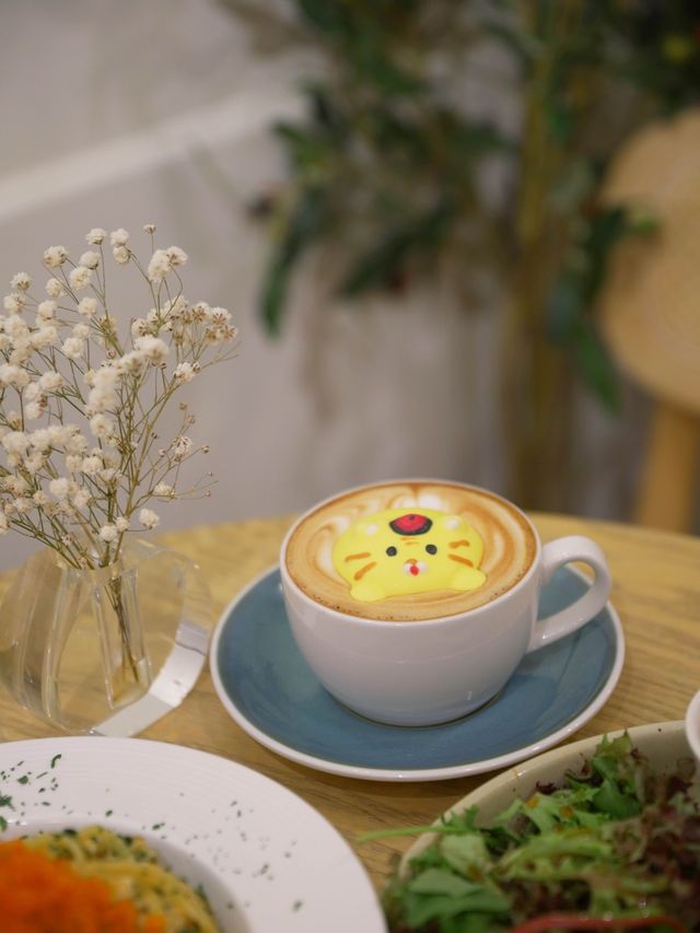 灣仔探店丨法式柔奶油黃咖啡店• Lattercafe