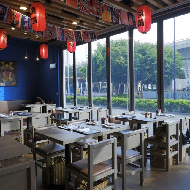 玻璃居酒屋，嘆食材新鮮的日式料理