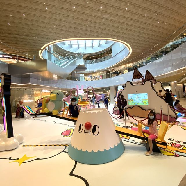 七彩繽紛出走夏日遊樂園