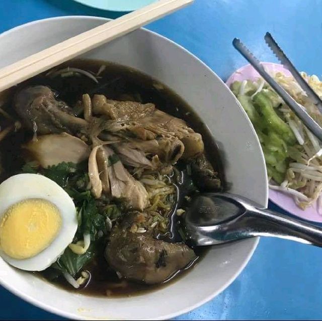 ก๋วยเตี๋ยวไก่มะระ สาย4 แยกไฟแดงสตาร์