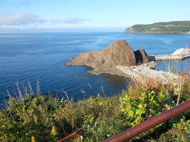 北海道知床八景之一｜超大岩石與絕美海景