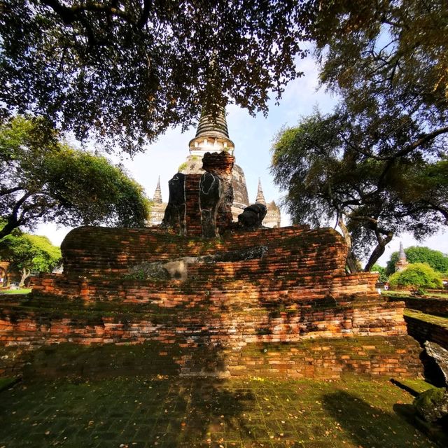 พระพุทธรูปภายในวัดพระศรีสรรเพชญ์