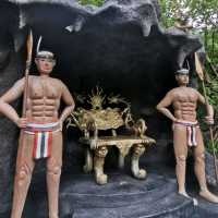 Find old sch human sculptures @Danang