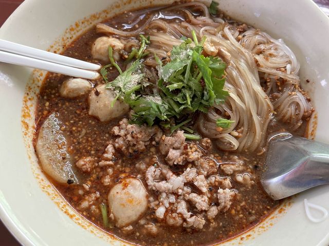 ก๋วยเตี๋ยวร้านแวะเวียน