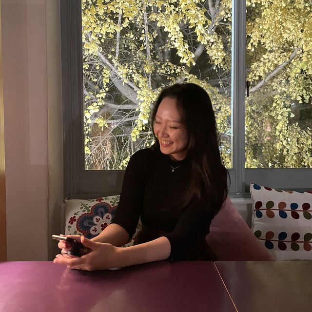 단풍으로 물든 창가, 부암동 제비꽃다방💛