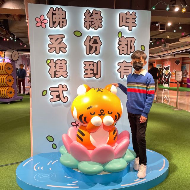 台灣小勞撫殺入香港過新年