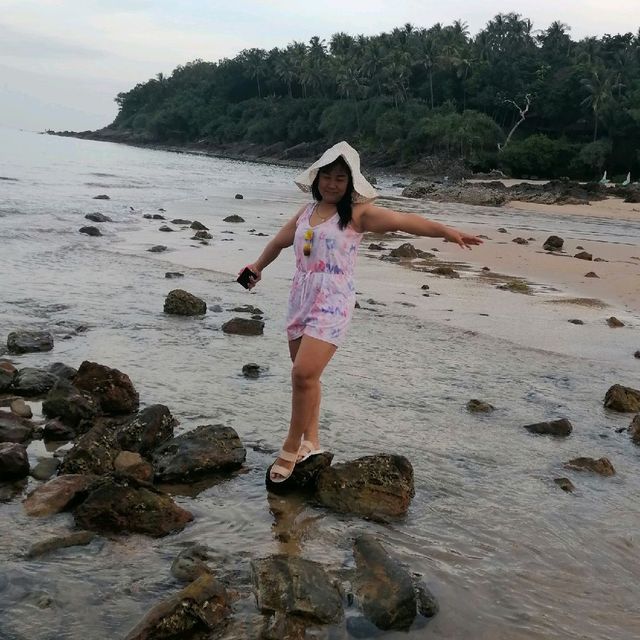 หาดทรายขาว​ ทะเลฟ้าใส