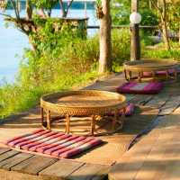The Antique Riverside Resort ชิลล์ริมแม่น้ำ