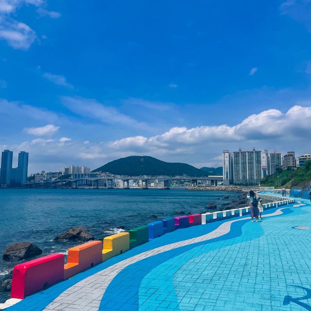 바다와 함께 걷는 매력적인 흰여울문화마을