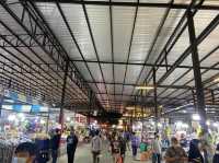 ตลาดนกฮูก เลี่ยงเมืองนนท์ เดินช๊อปปิ้งสุดชิว 