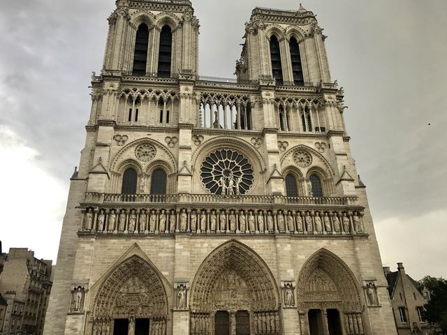 フランス🇫🇷 火災からの修復が行われているノートルダム大聖堂をご紹介