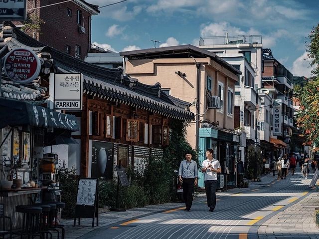 หมู่บ้านบุกชอนฮันอก (Bukchon Hanok Village)