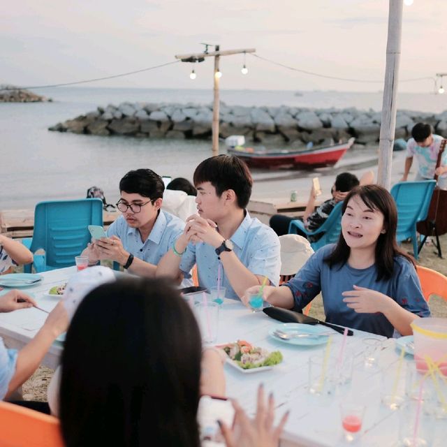 ชมพระอาทิตย์ลับขอบฟ้าที่ทะเลระยอง