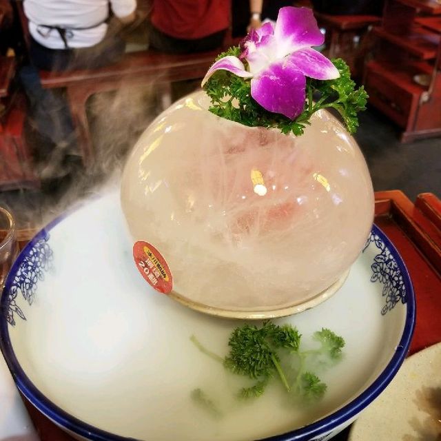 邊享受麻辣火鍋🌶️ 邊看👺變臉國術