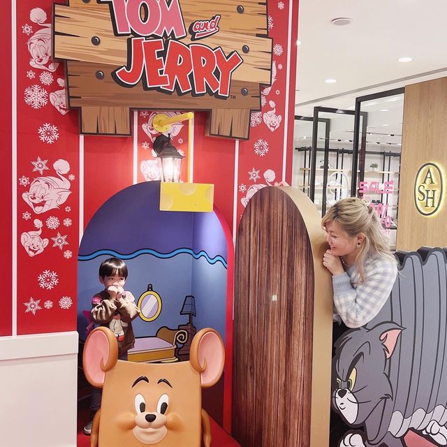 兩米高巨型Tom & Jerry漢堡包