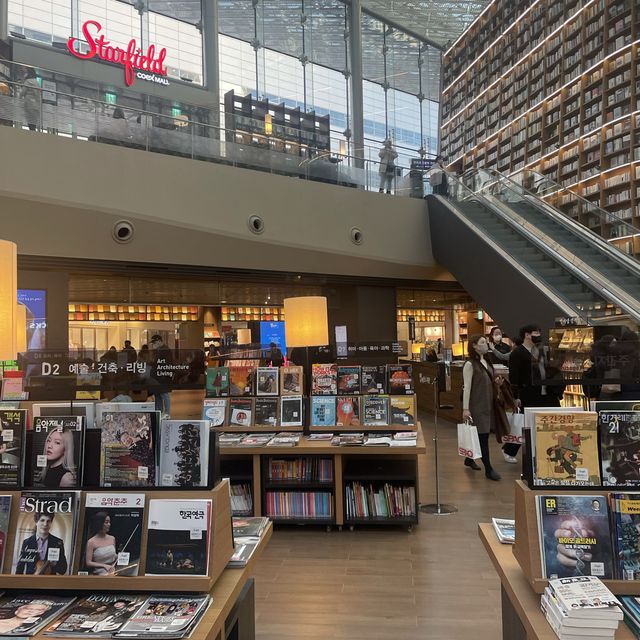 삼성동 코엑스 한복판의 여유 “별마당도서관”