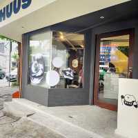 HUUS OF BREAD คาเฟ่กรุงเทพ